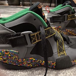 Nike Air Raid Size 7Y -LIKE NEW
